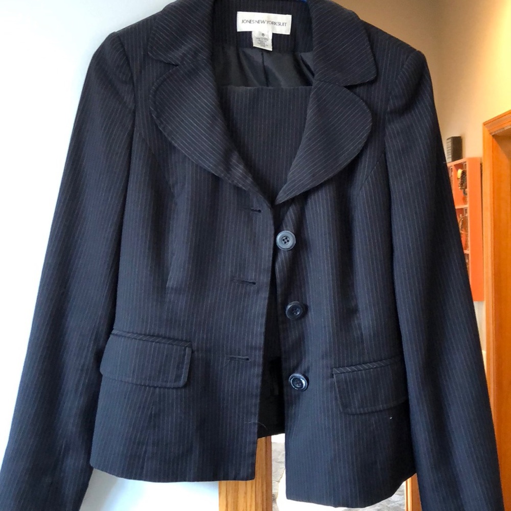Dress suit with skirt